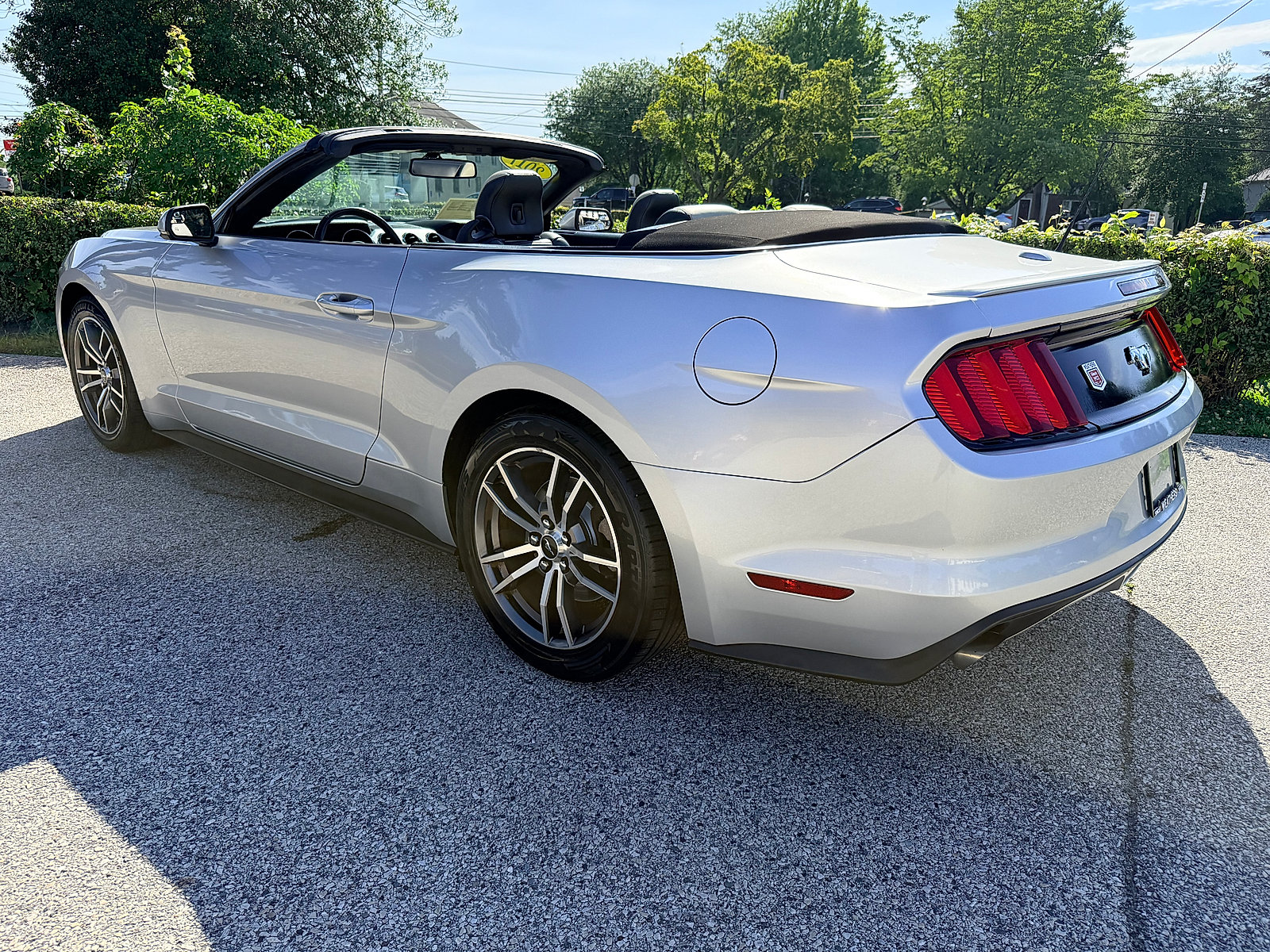 Used 2017 Ford Mustang Premium RWD image 5