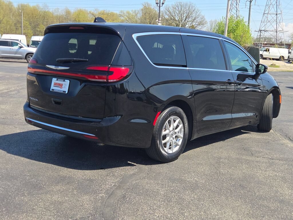 Certified 2024 Chrysler Pacifica Touring-L FWD image 13