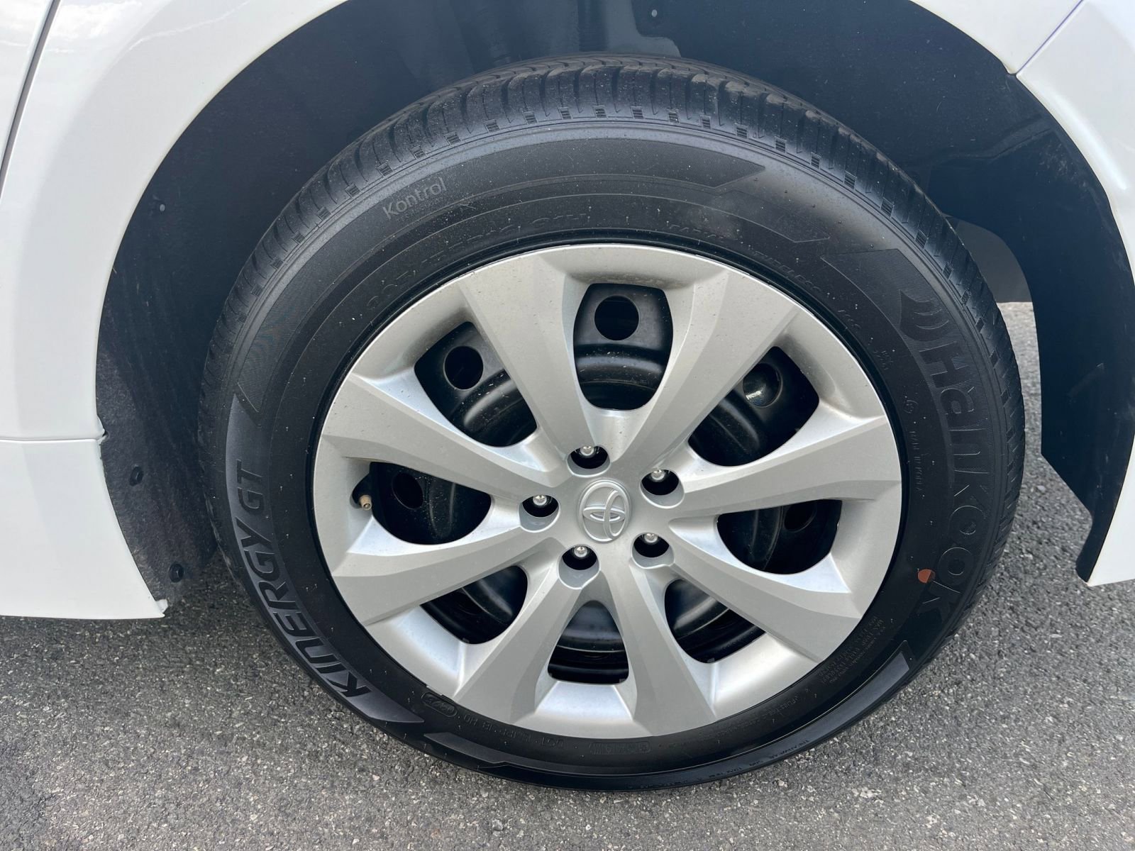 Used 2025 Toyota Corolla LE image 29