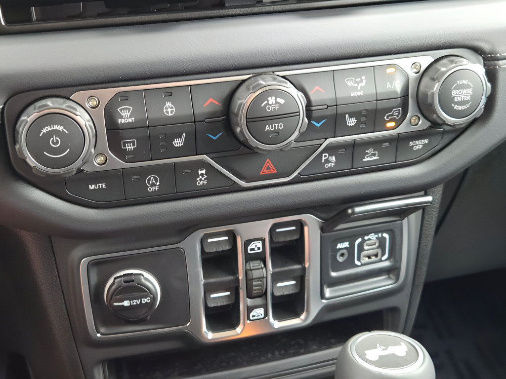 New 2027 Jeep Wrangler Unlimited Sahara AWD/4WD image 32