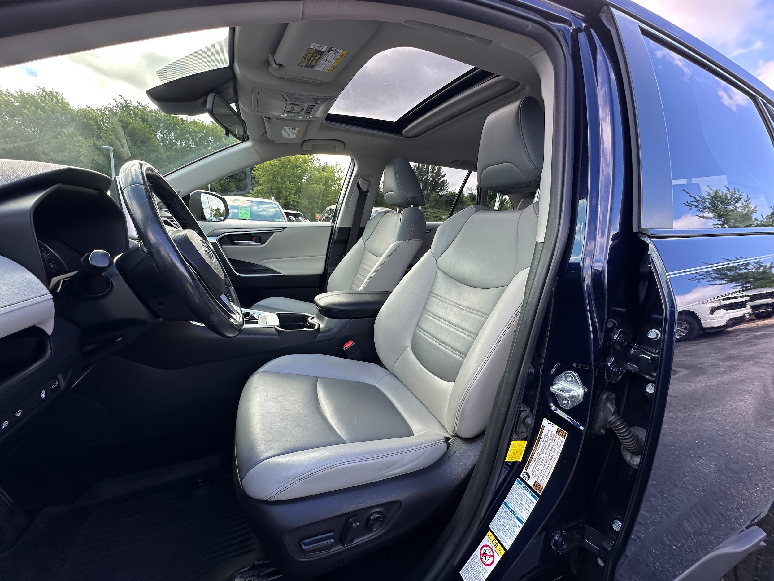 Used 2019 Toyota RAV4 XLE Premium w/ Cold Weather Package AWD/4WD image 21