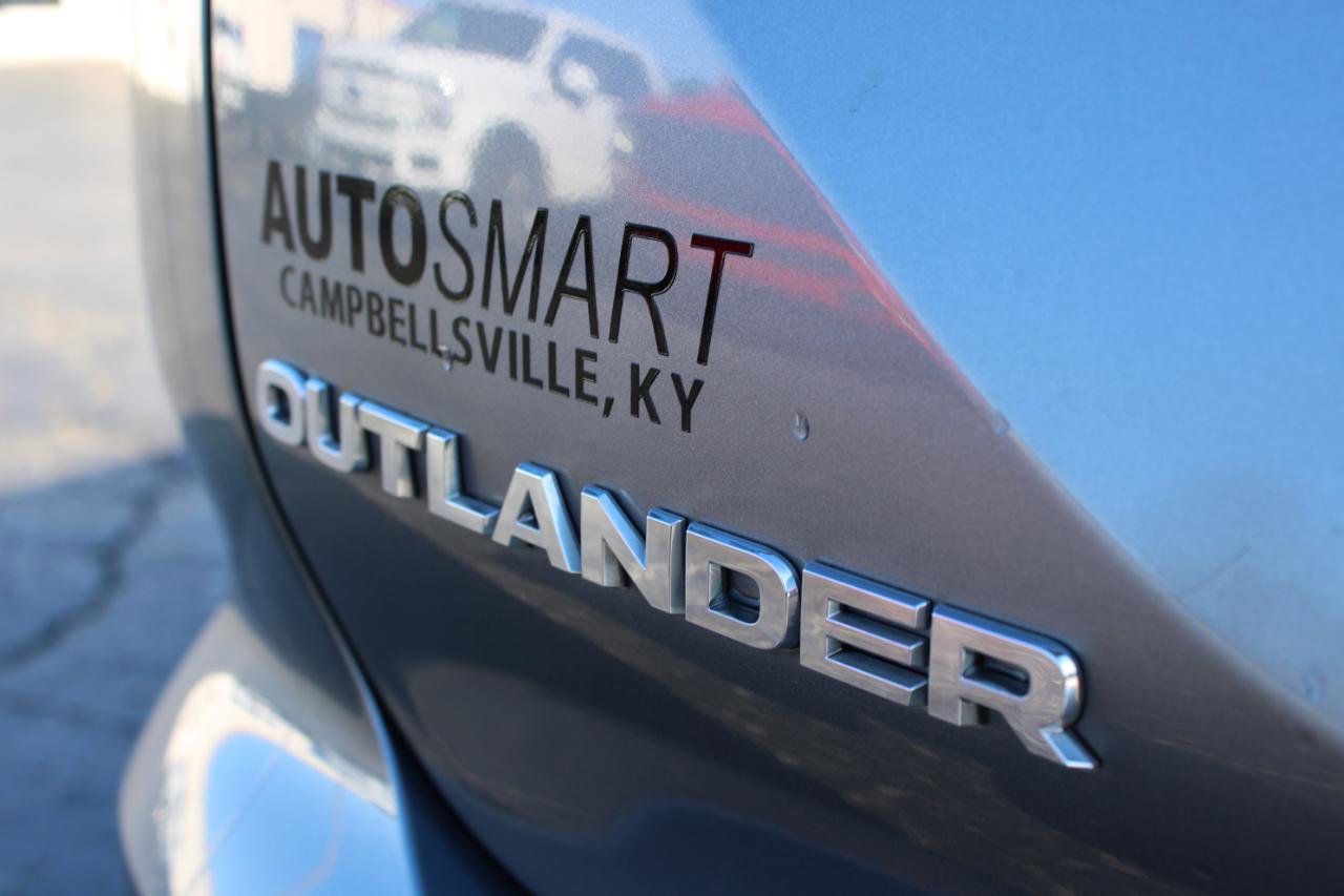 Used 2024 Mitsubishi Outlander SE Black Edition image 6