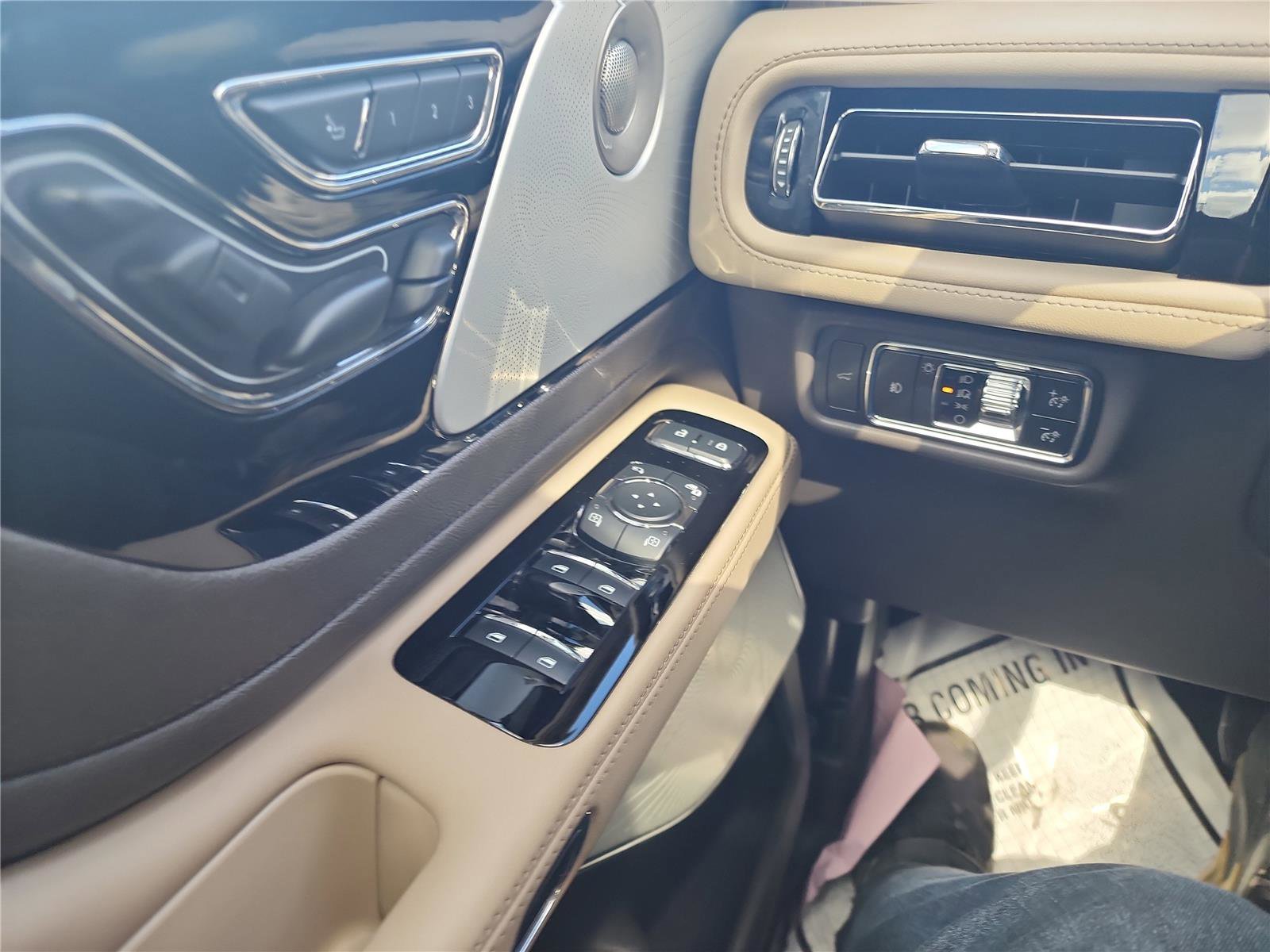 Used 2023 Lincoln Aviator Reserve w/ Equipment Group 201A image 34