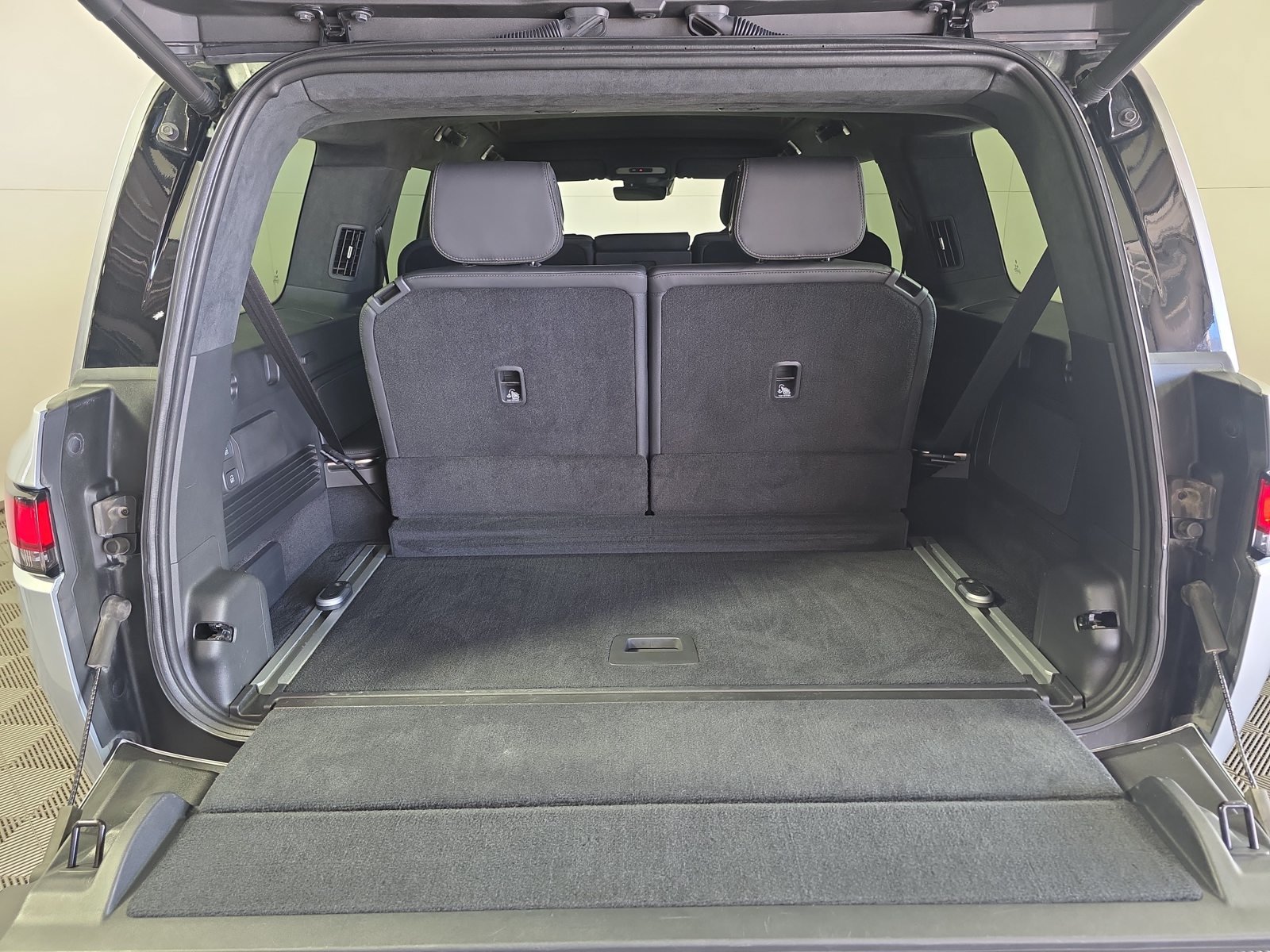 Used 2023 Rivian R1S Adventure Quad AWD/4WD image 15