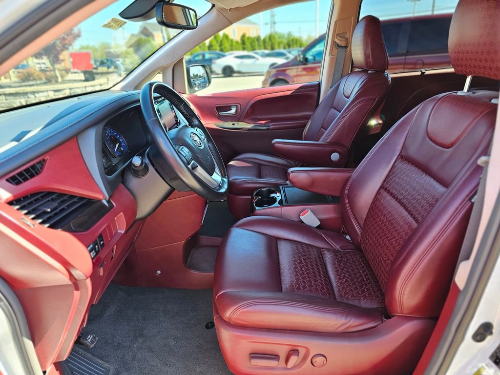 Used 2019 Toyota Sienna XLE w/ XLE Navigation Package image 29