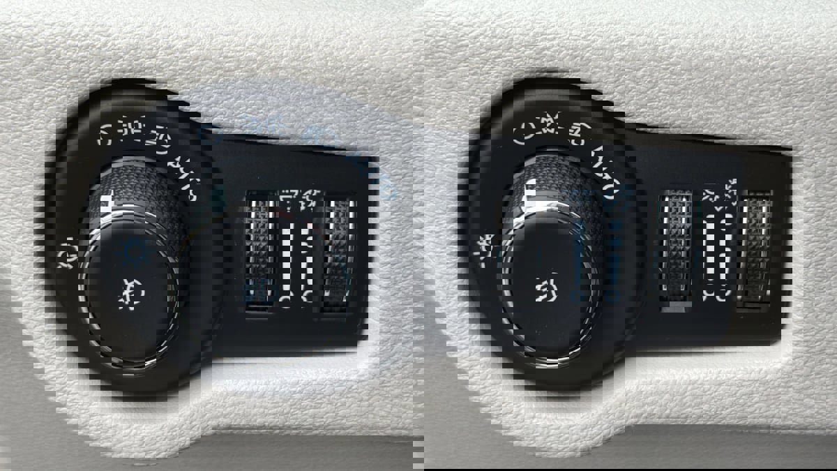 Used 2020 Chrysler Pacifica Touring-L Plus image 17