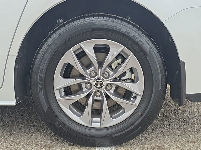 Used 2025 Toyota Sienna XLE image 35