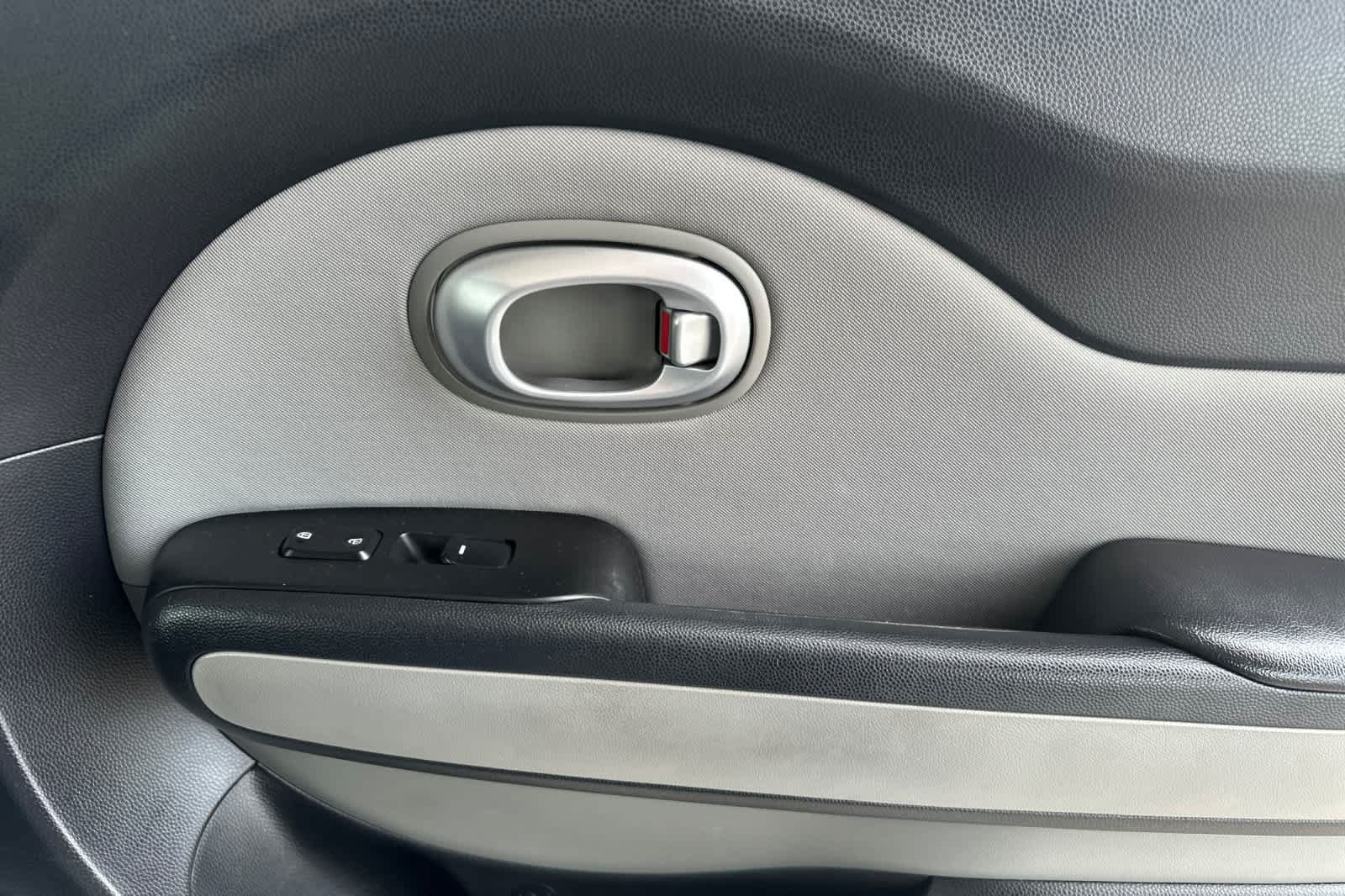 Used 2015 Kia Soul FWD image 18