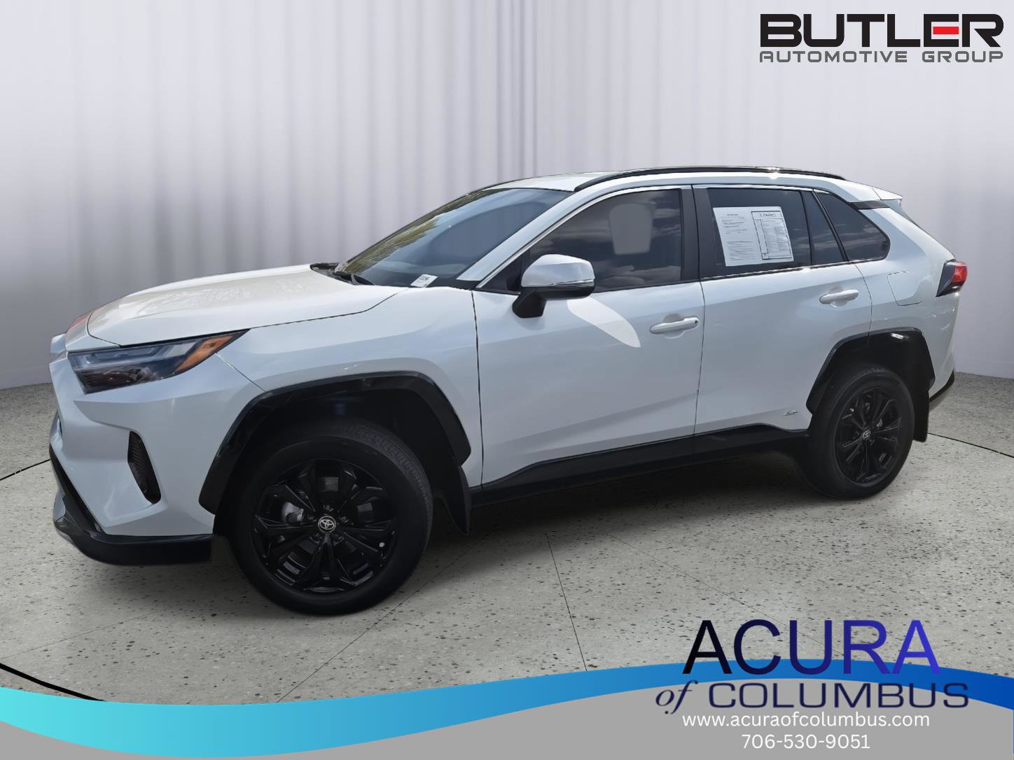 Used 2024 Toyota RAV4 SE image 1