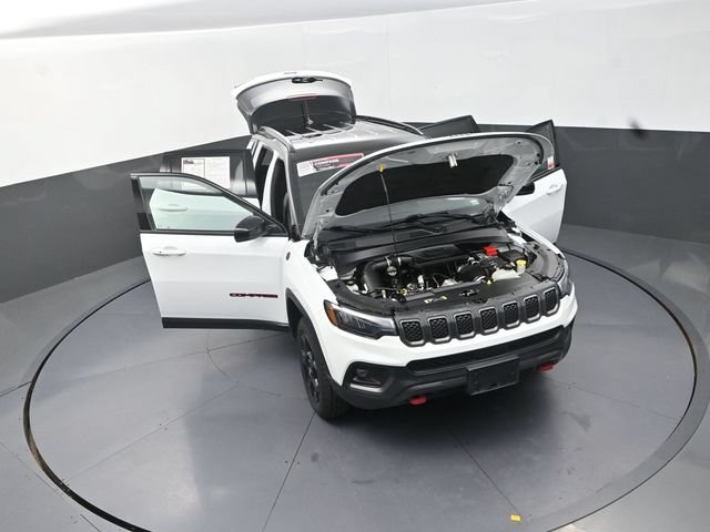 Used 2023 Jeep Compass Trailhawk w/ Trailhawk Convenience Group AWD/4WD image 30