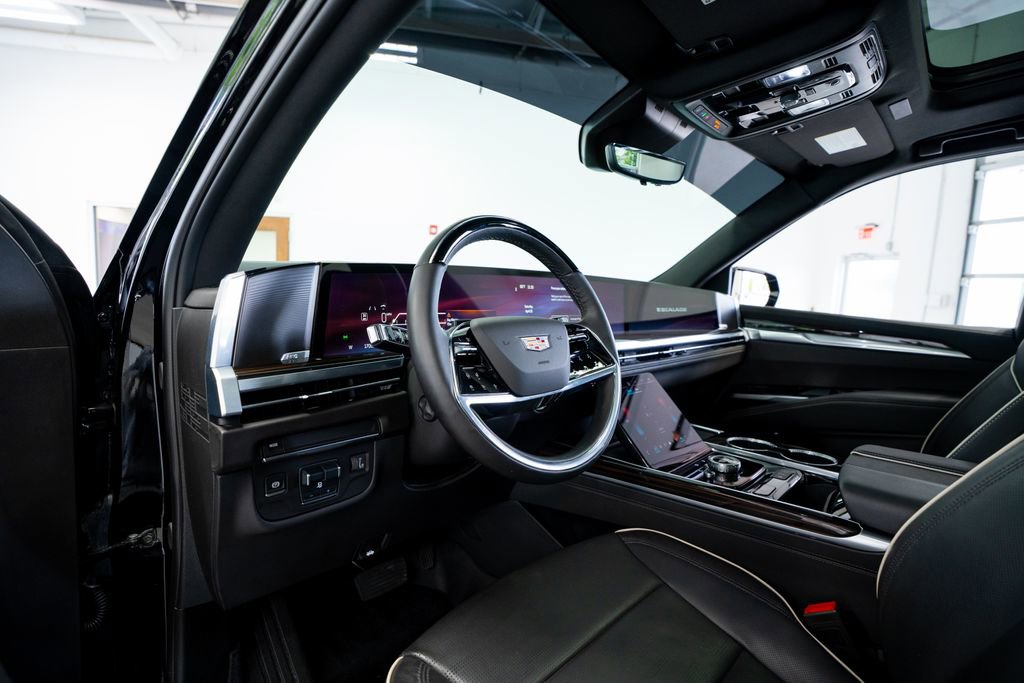 Used 2025 Cadillac Escalade Premium Luxury w/ LPO, Floor Liner Package RWD image 30