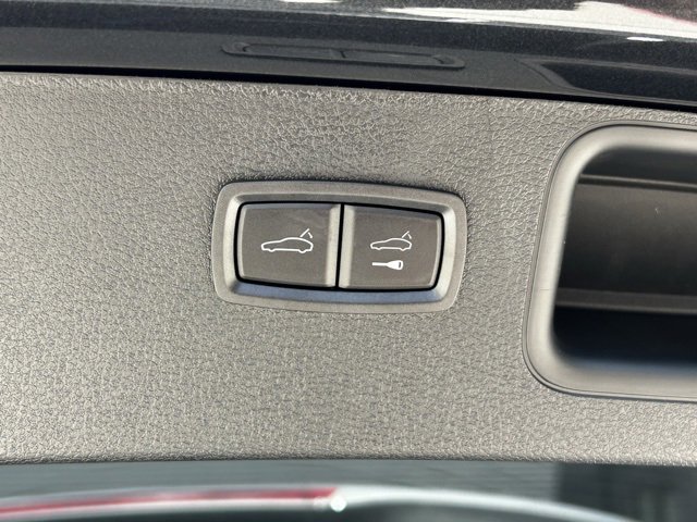 Certified 2025 Porsche Macan image 17