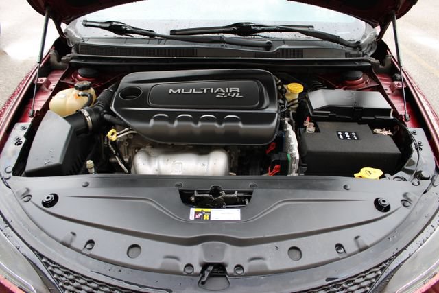 Used 2015 Chrysler 200 S FWD image 40