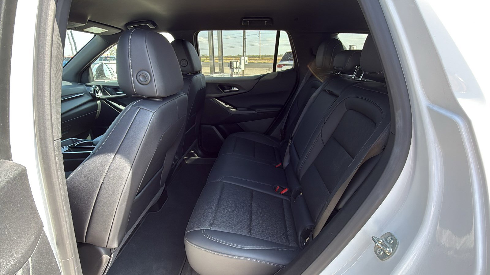 Used 2025 Chevrolet Equinox LT w/ Convenience Package II image 14