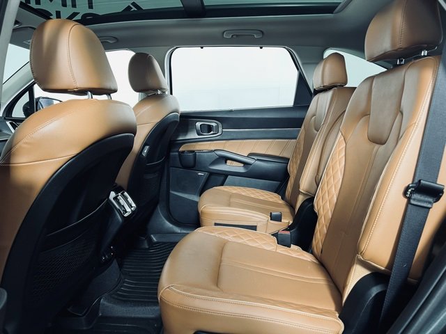 Used 2023 Kia Sorento SX Prestige image 12