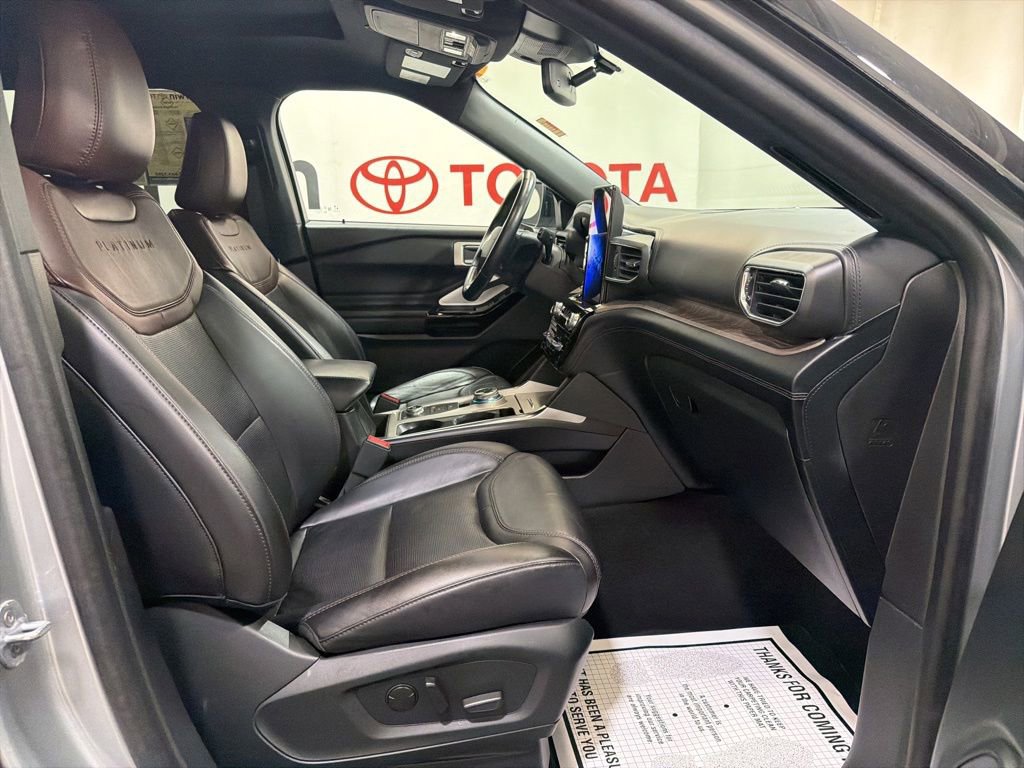 Used 2023 Ford Explorer Platinum w/ Technology Package AWD/4WD image 12
