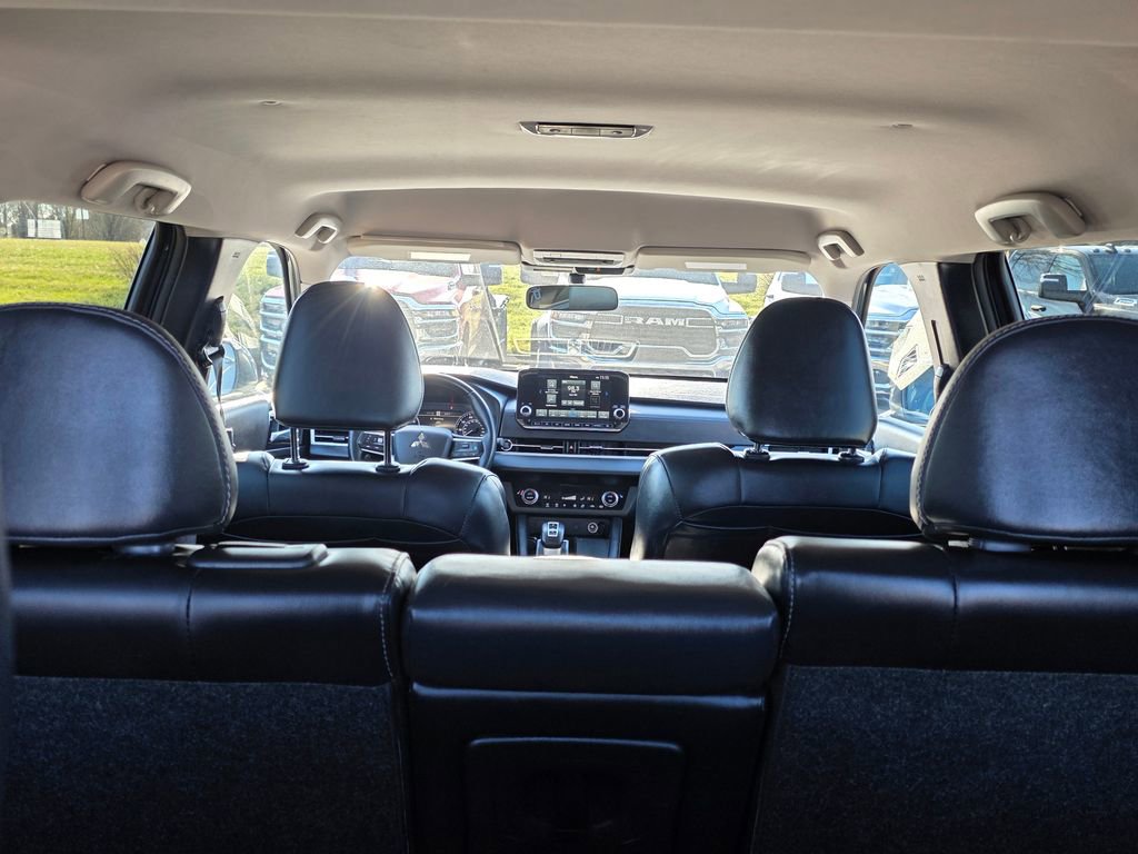 Used 2024 Mitsubishi Outlander SE image 36