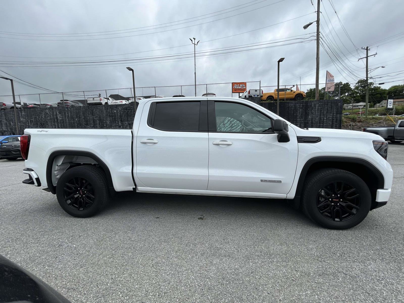 Used 2023 GMC Sierra 1500 Elevation AWD/4WD image 2