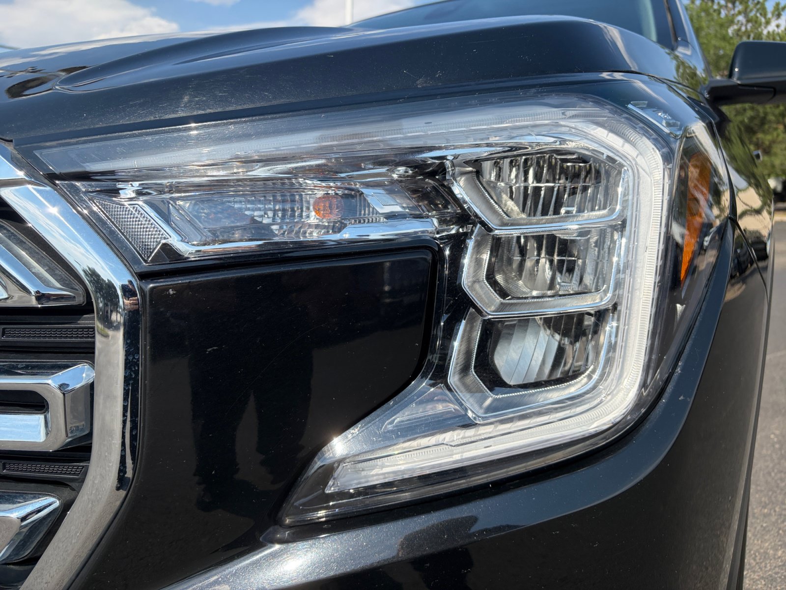 Used 2024 GMC Terrain SLT AWD/4WD image 9