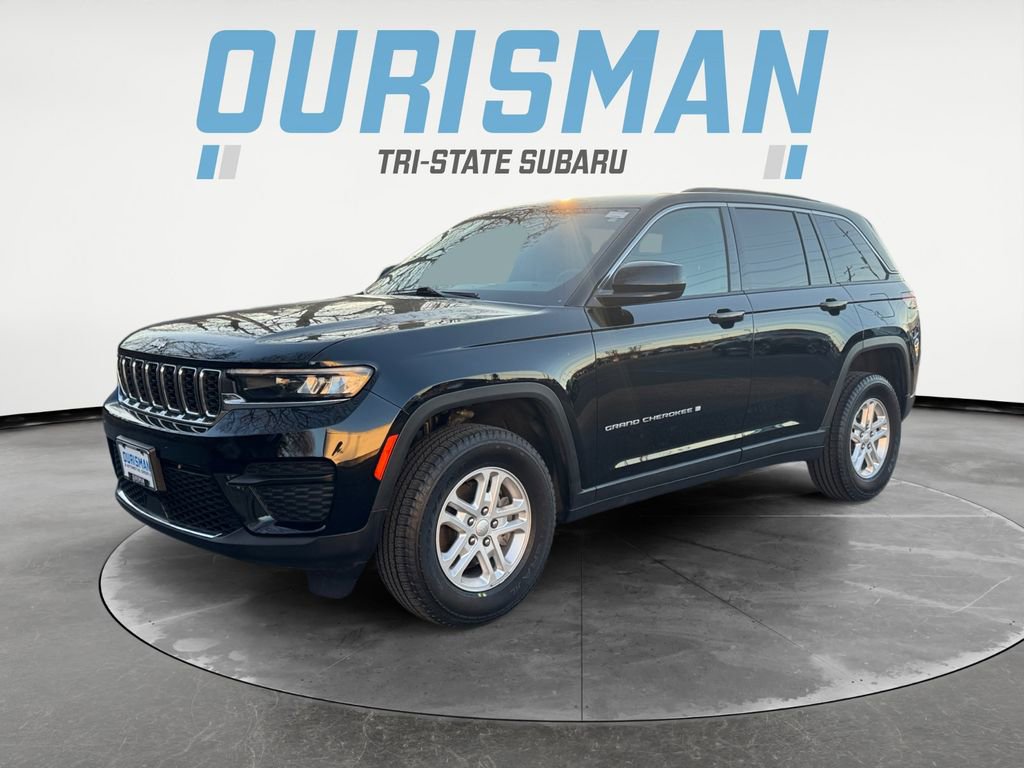 Used 2024 Jeep Grand Cherokee Laredo AWD/4WD image 2