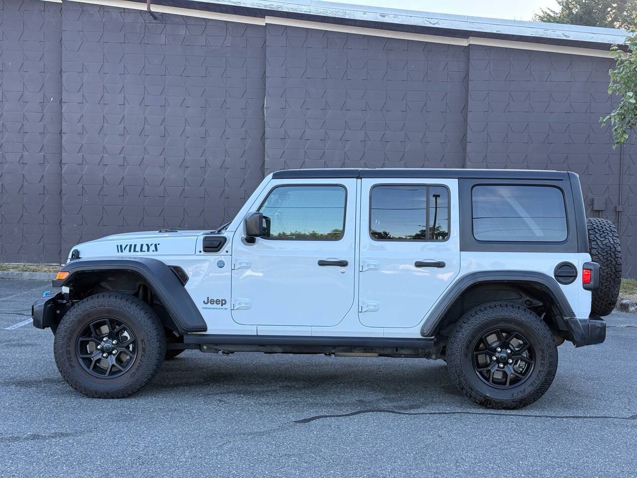 Used 2024 Jeep Wrangler Unlimited AWD/4WD image 4