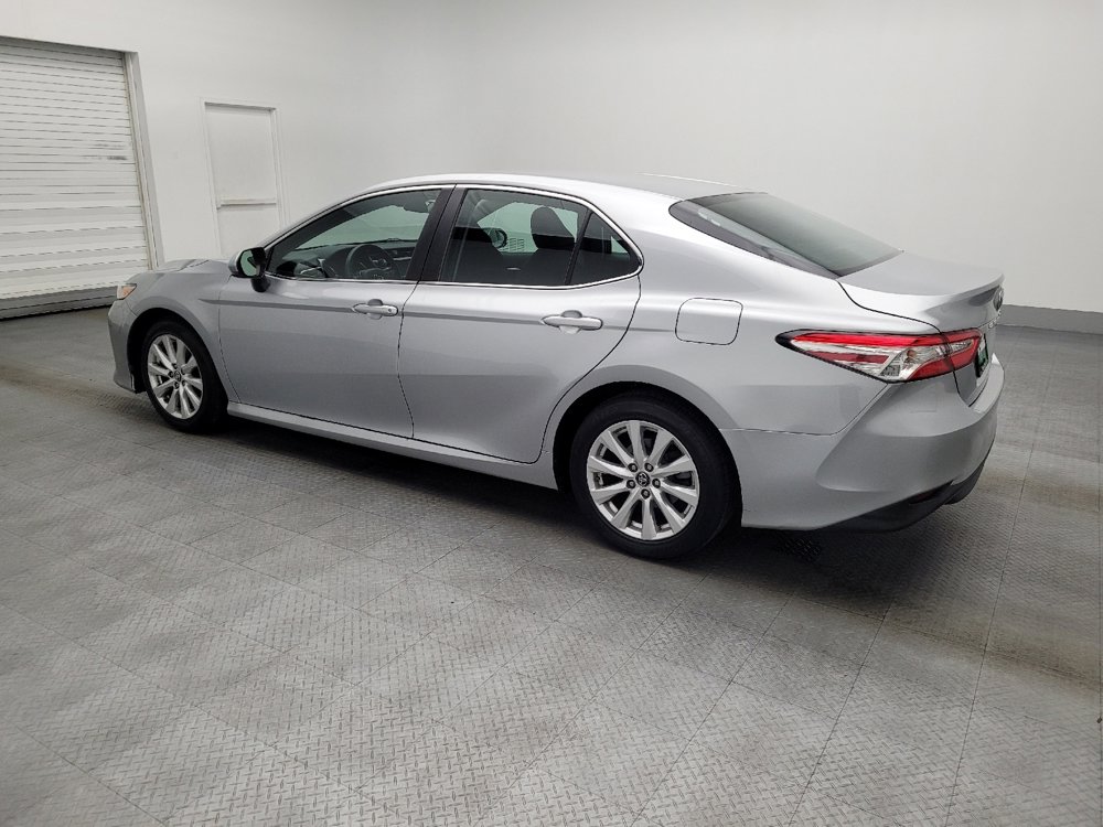 Used 2018 Toyota Camry LE image 3