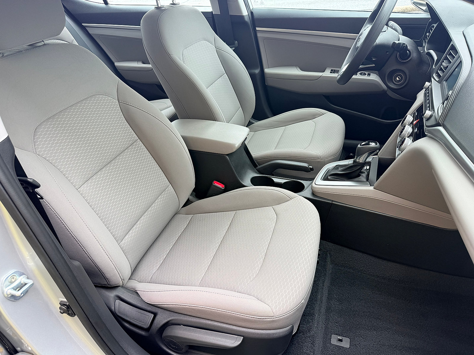Used 2019 Hyundai Elantra SE FWD image 27