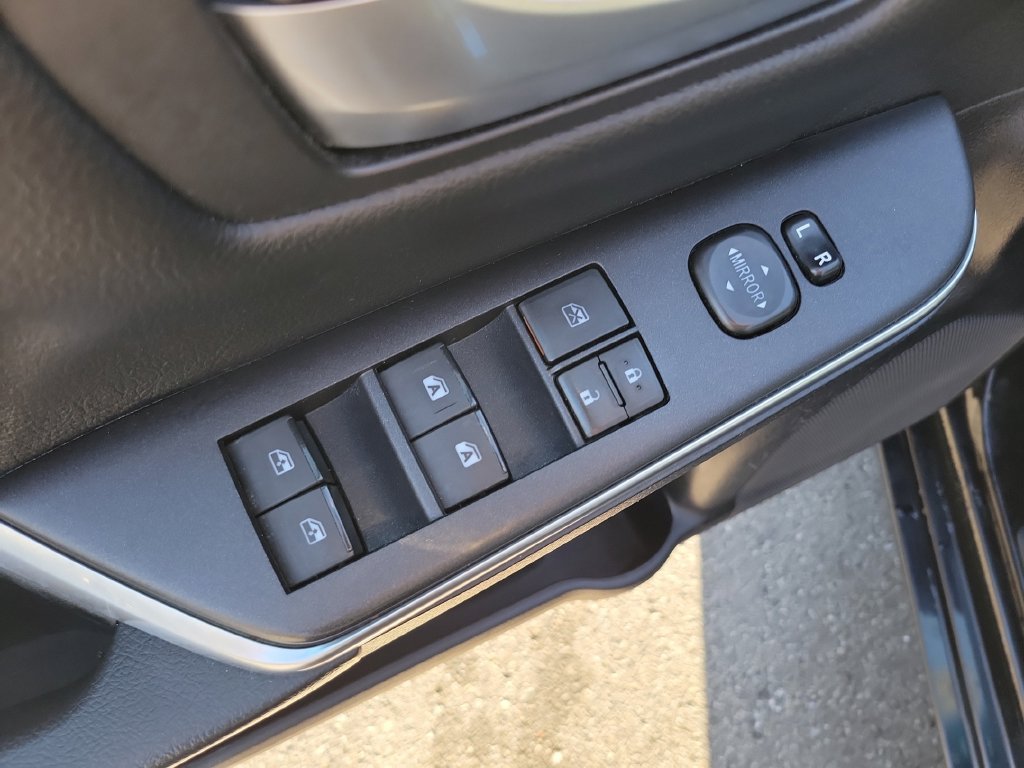 Used 2016 Toyota Camry SE FWD image 22