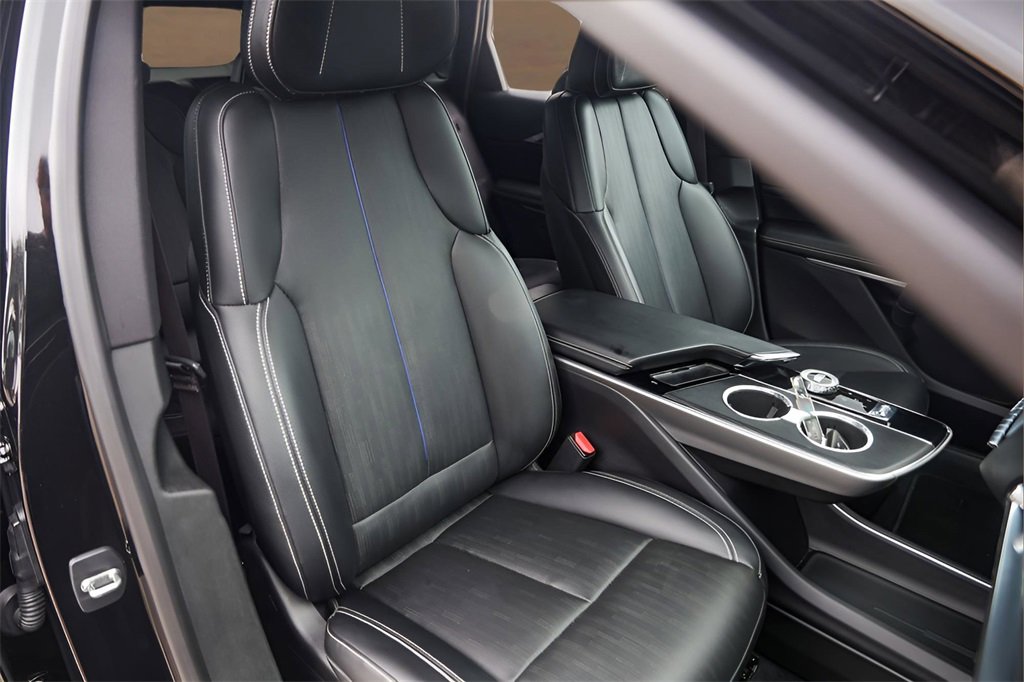 Used 2024 Cadillac Lyriq Luxury image 30