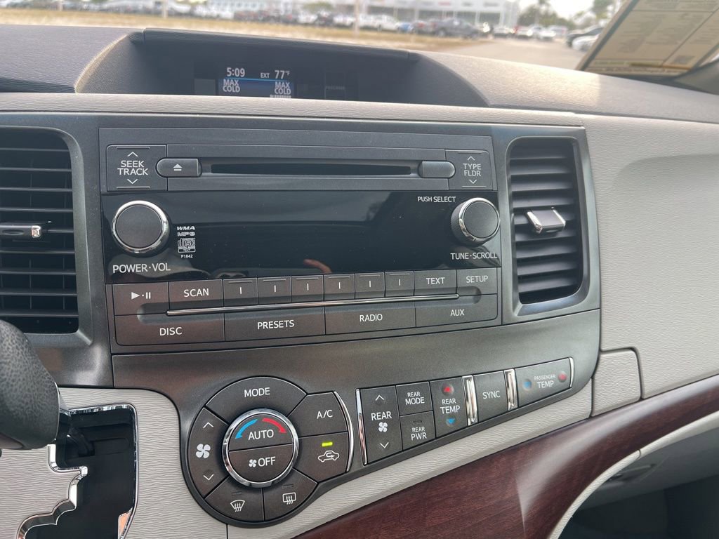 Used 2014 Toyota Sienna XLE image 55