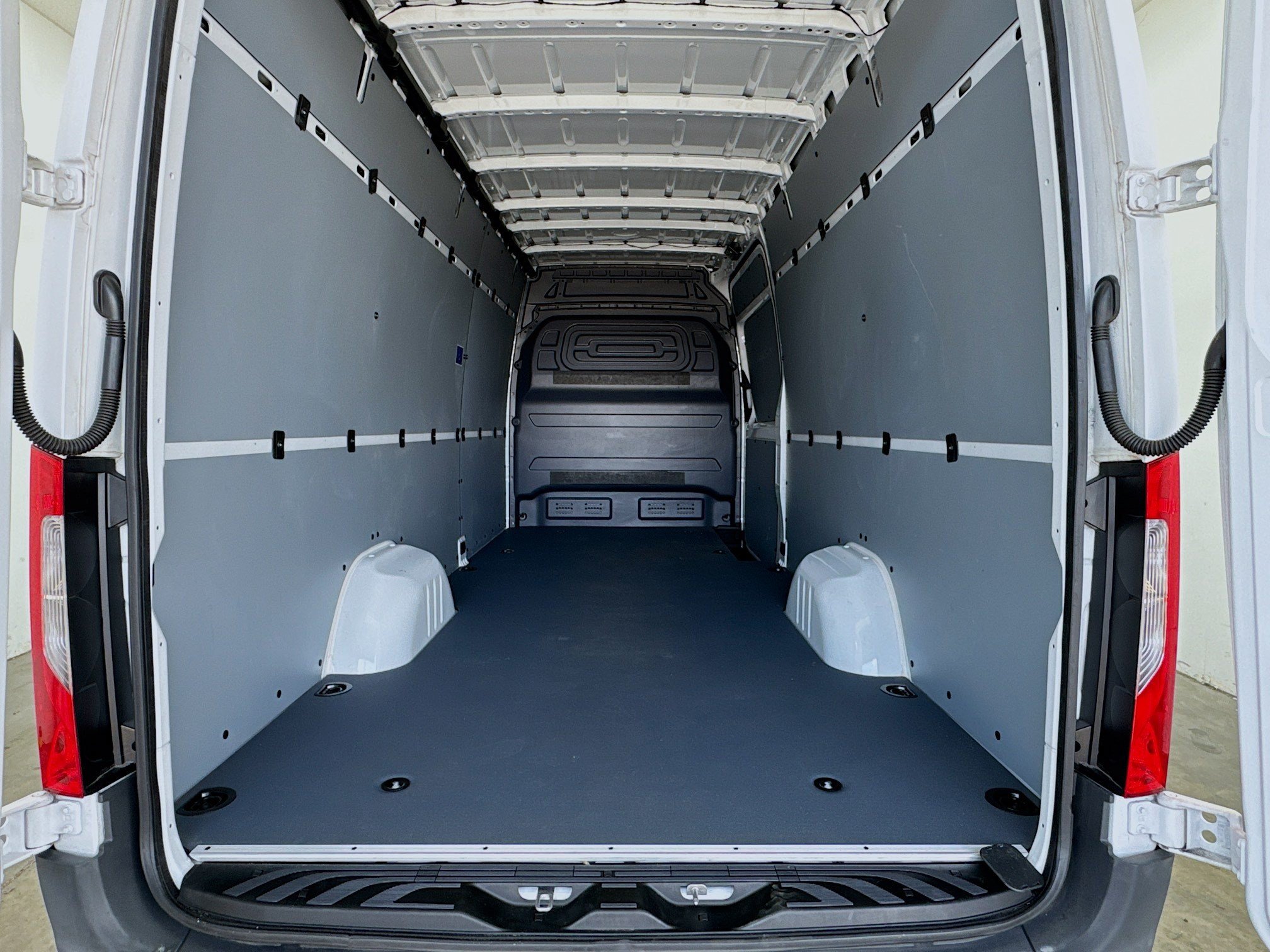 Used 2024 Mercedes-Benz Sprinter 2500 image 16