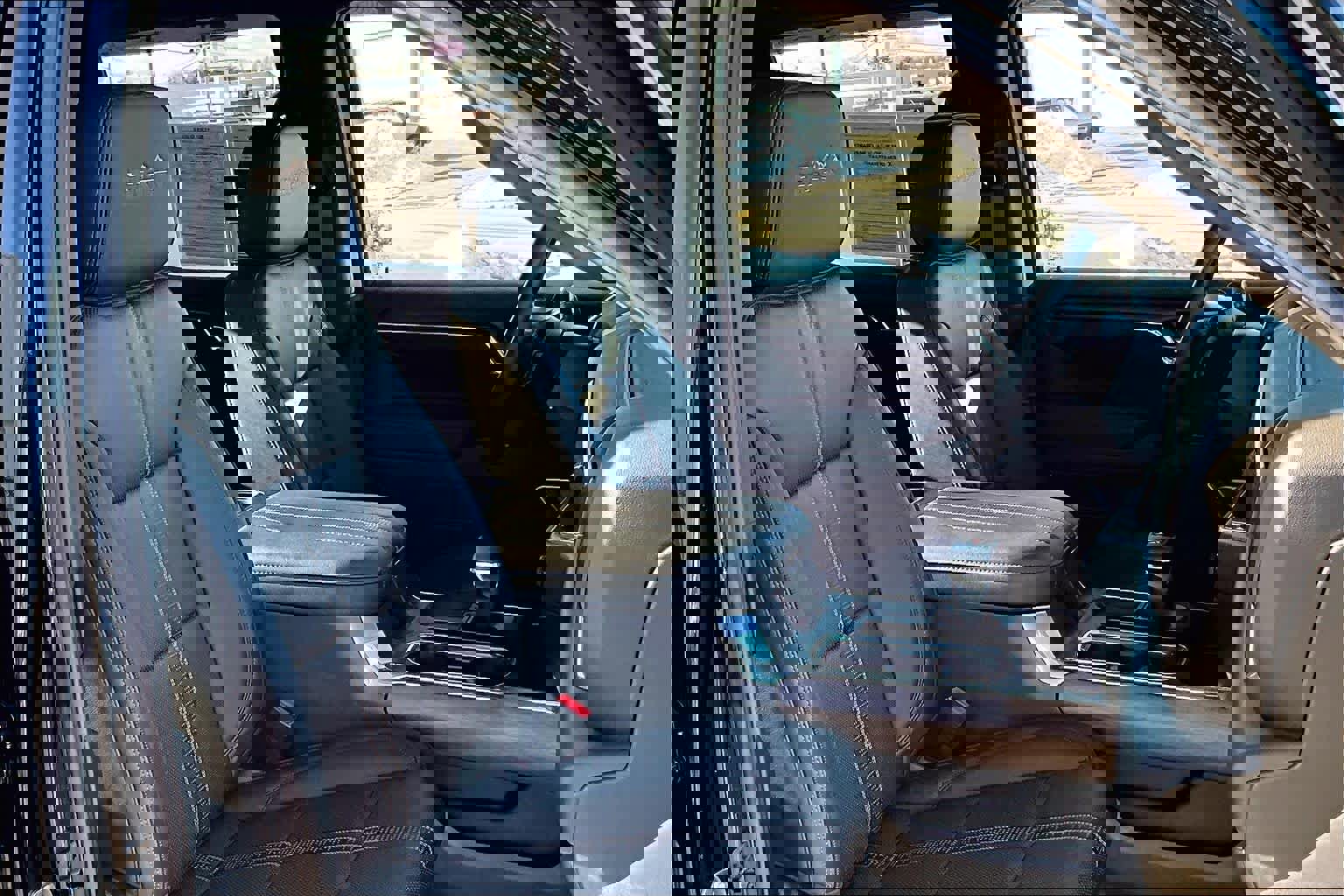 Used 2025 Chevrolet Silverado 1500 High Country w/ Technology Package AWD/4WD image 8