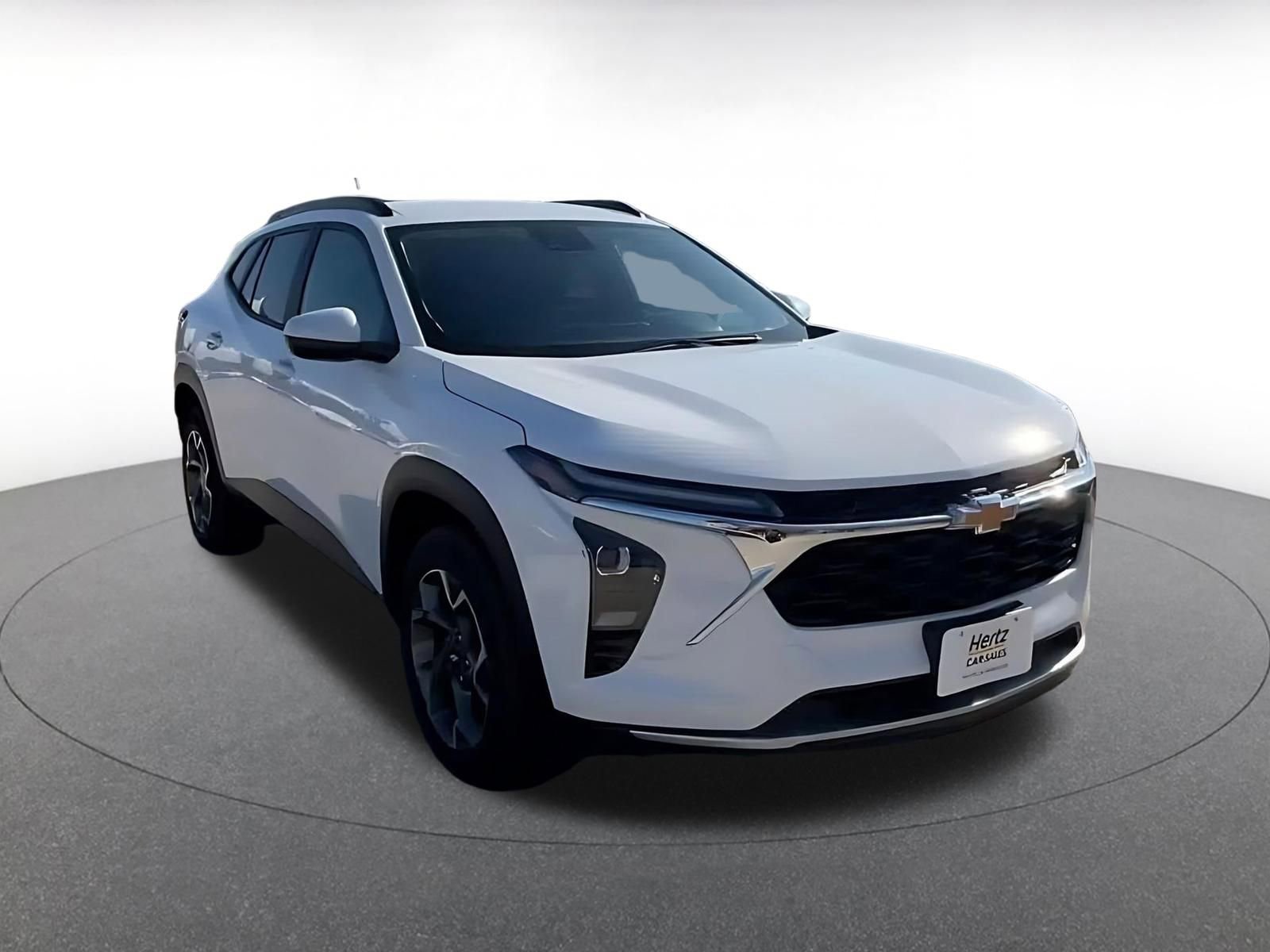 Used 2025 Chevrolet Trax LT w/ LT Convenience Package FWD image 3