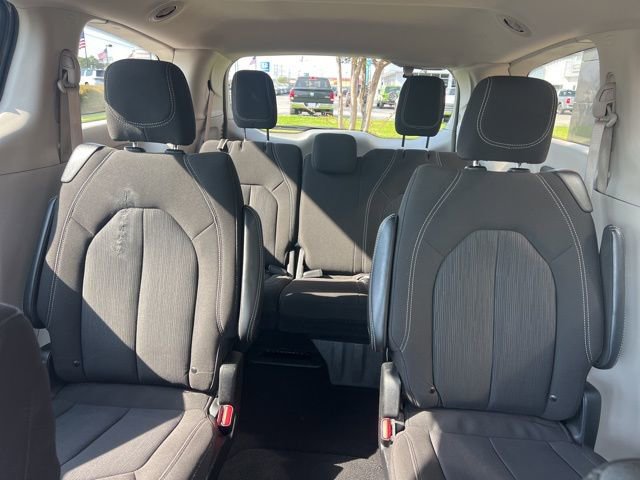 Used 2023 Chrysler Voyager LX image 18