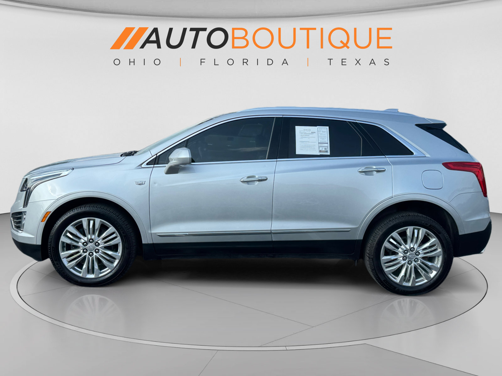 Used 2019 Cadillac XT5 Premium Luxury FWD image 2