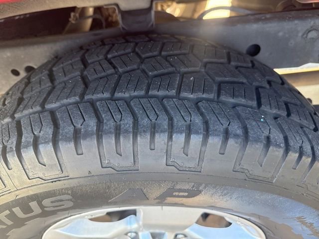 Used 2012 Nissan Frontier SV image 33