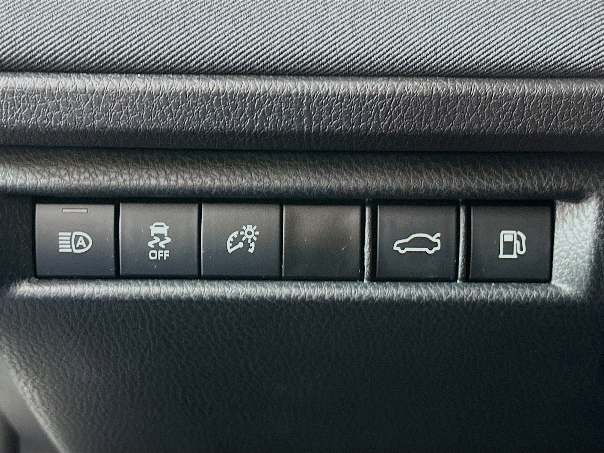 Used 2025 Toyota Camry LE image 17