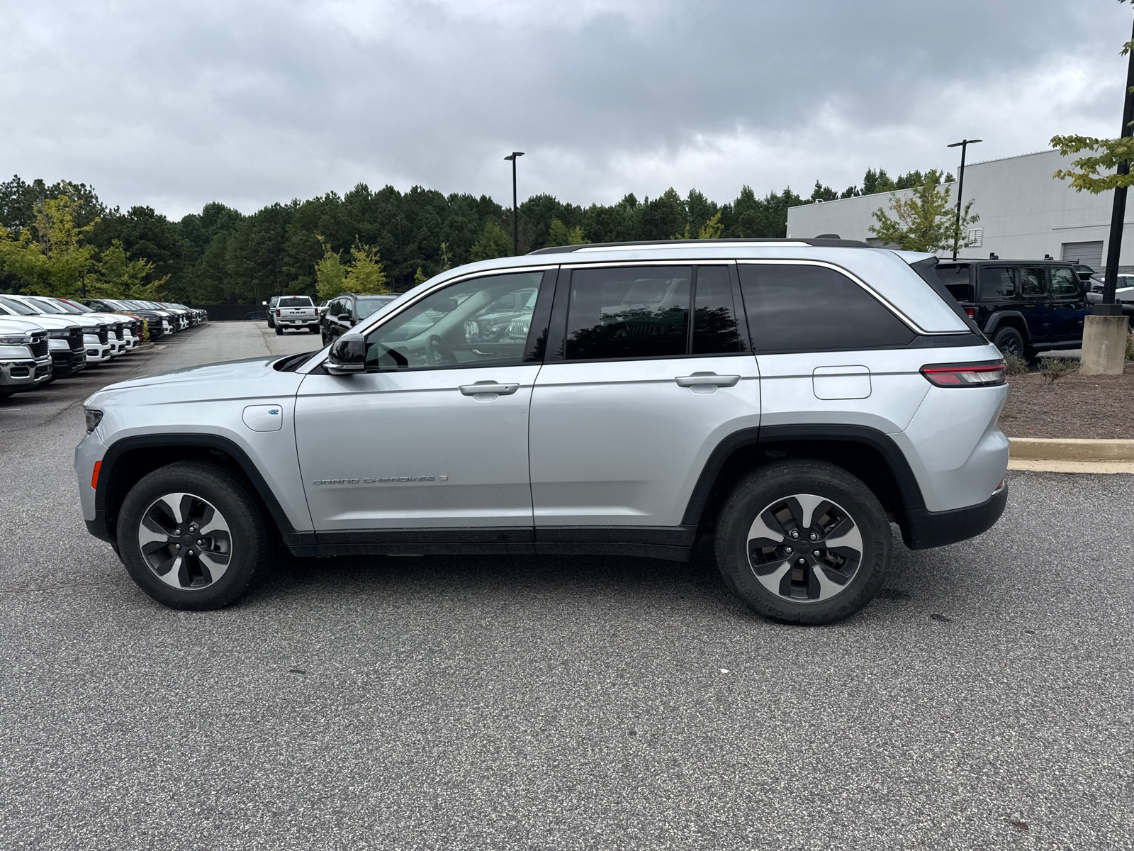Used 2024 Jeep Grand Cherokee Limited 4xe AWD/4WD image 11