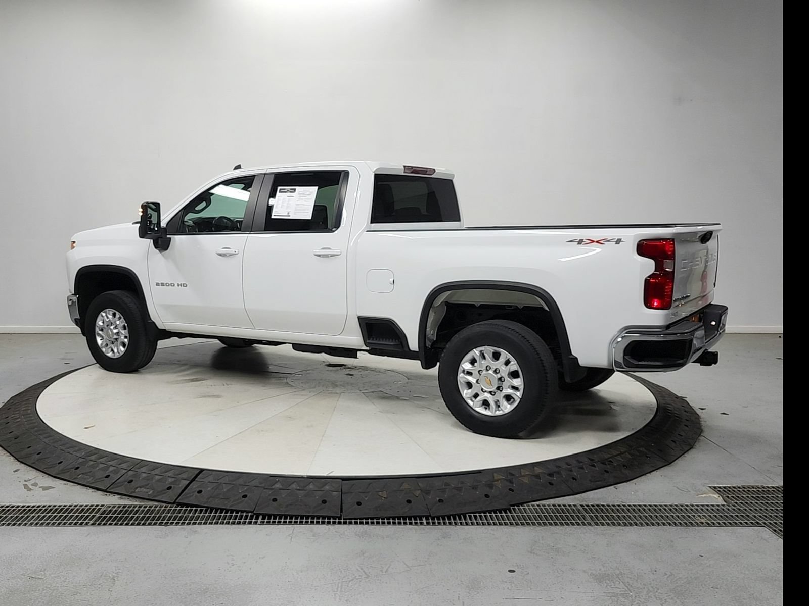 Used 2022 Chevrolet Silverado 2500 LT w/ Fleet Comfort Package AWD/4WD image 6