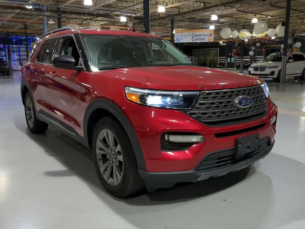 Used 2022 Ford Explorer XLT w/ Equipment Group 202A AWD/4WD image 5