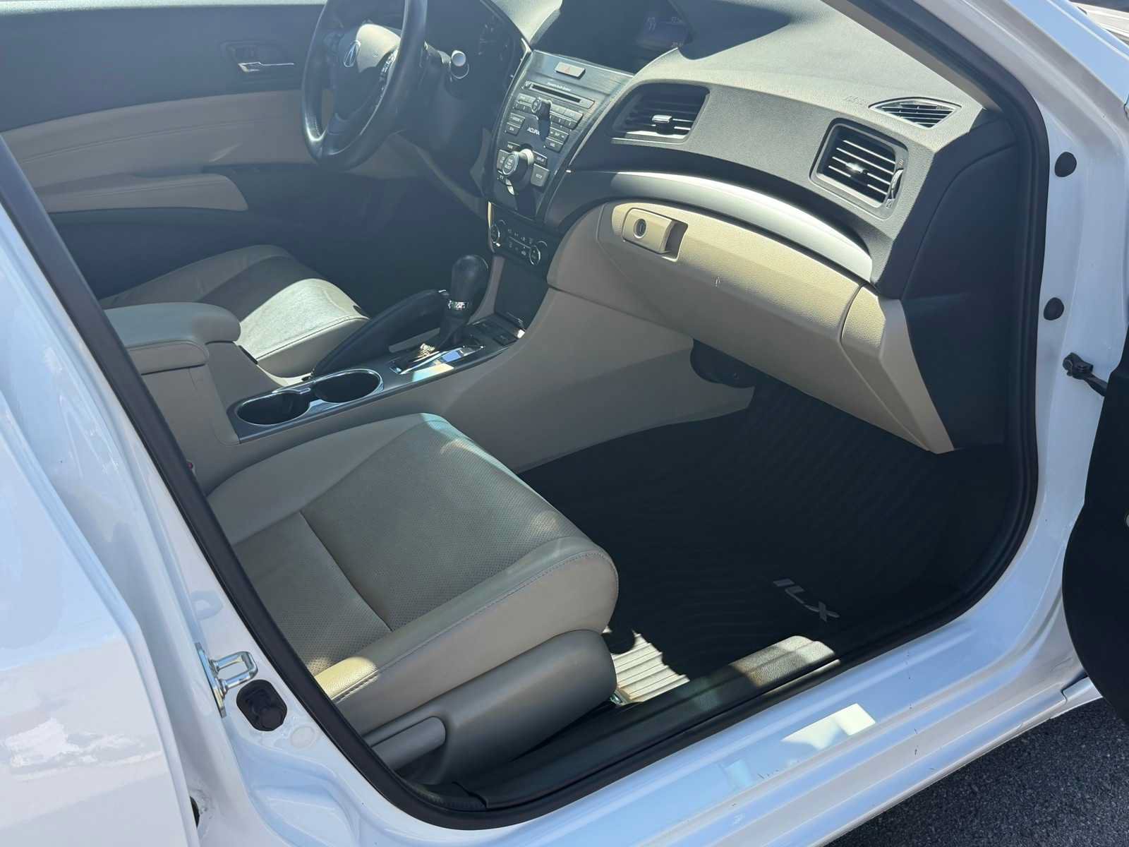 Used 2015 Acura ILX w/ Premium Package FWD image 29