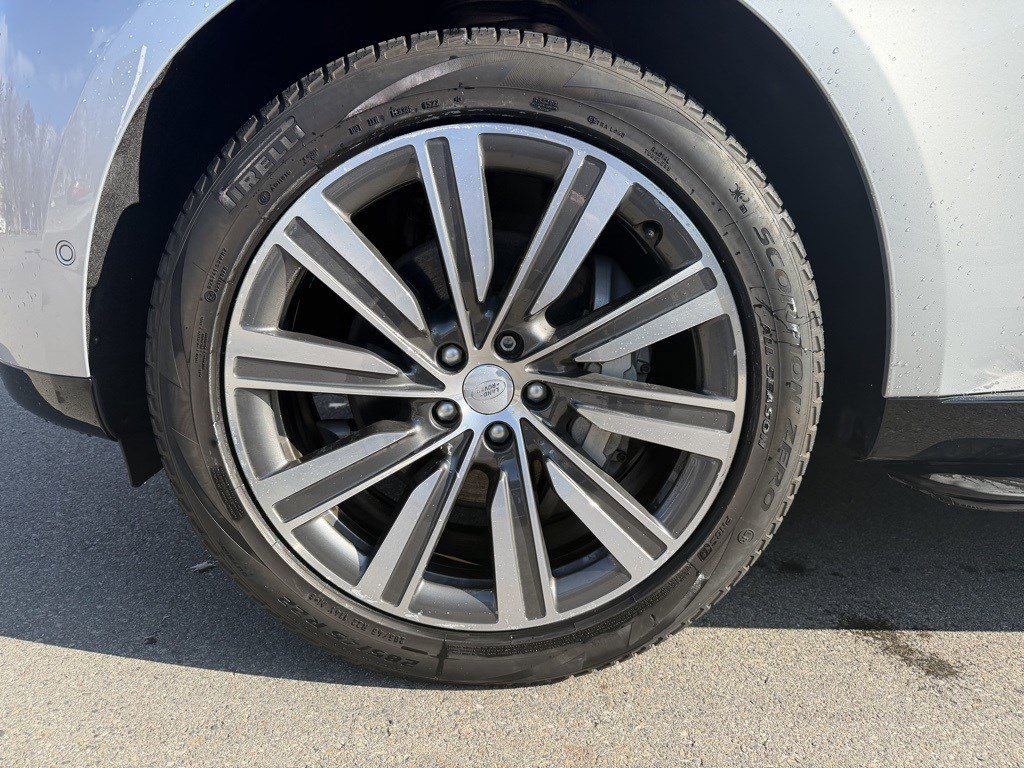 Used 2023 Land Rover Range Rover SE image 3