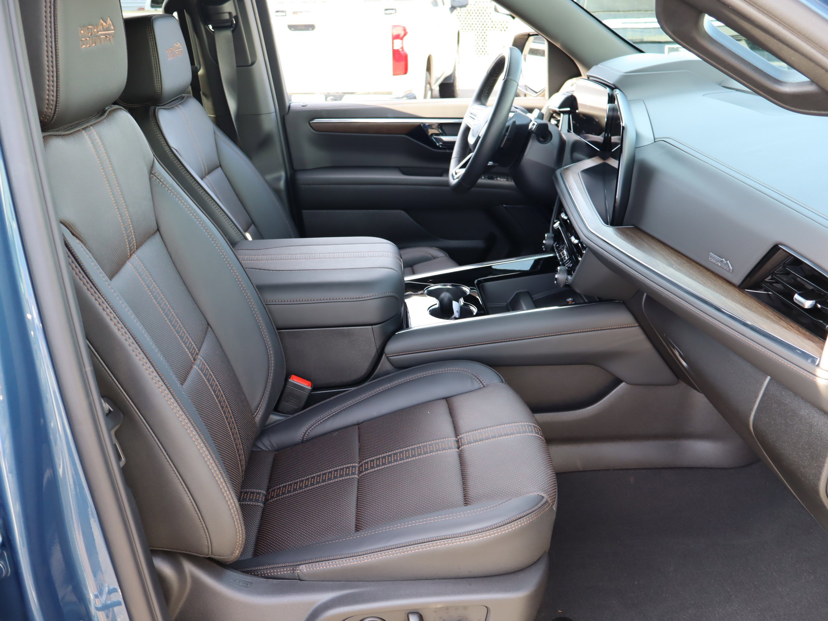 Used 2026 Chevrolet Suburban High Country AWD/4WD image 43