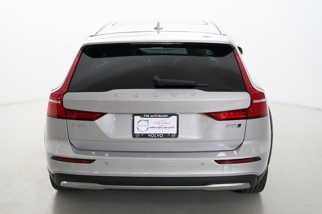 Certified 2025 Volvo V60 B5 Cross Country Ultra w/ Climate Package AWD/4WD image 8