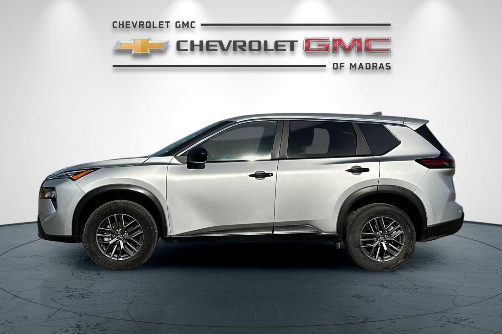 Used 2024 Nissan Rogue S image 6