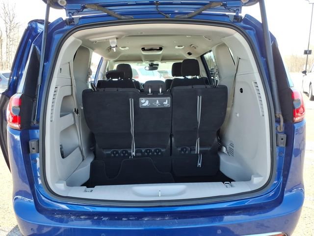 Used 2021 Chrysler Pacifica Touring image 14