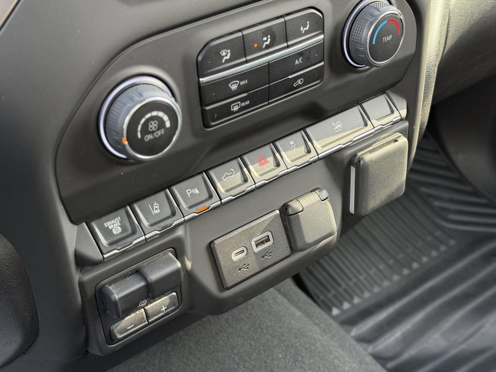 Used 2025 Chevrolet Silverado 2500 Custom w/ Custom Value Package image 22