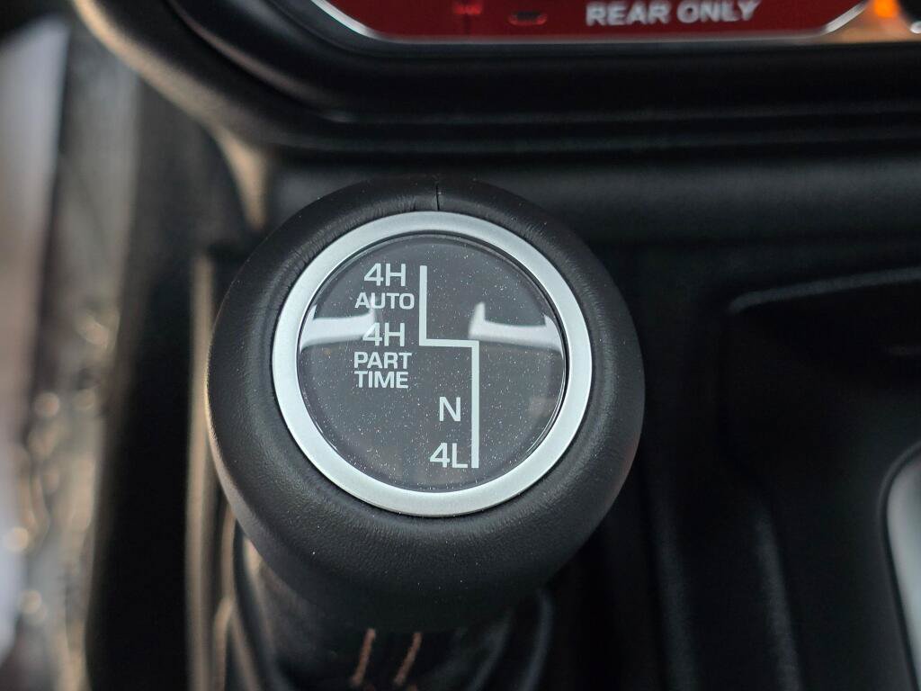 Used 2021 Jeep Wrangler Unlimited Rubicon w/ Dual Top Group AWD/4WD image 47