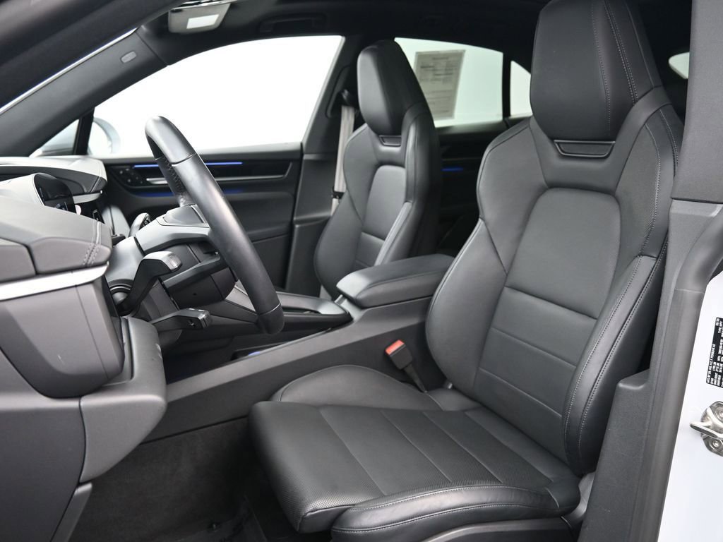 Certified 2025 Porsche Macan Electric image 5