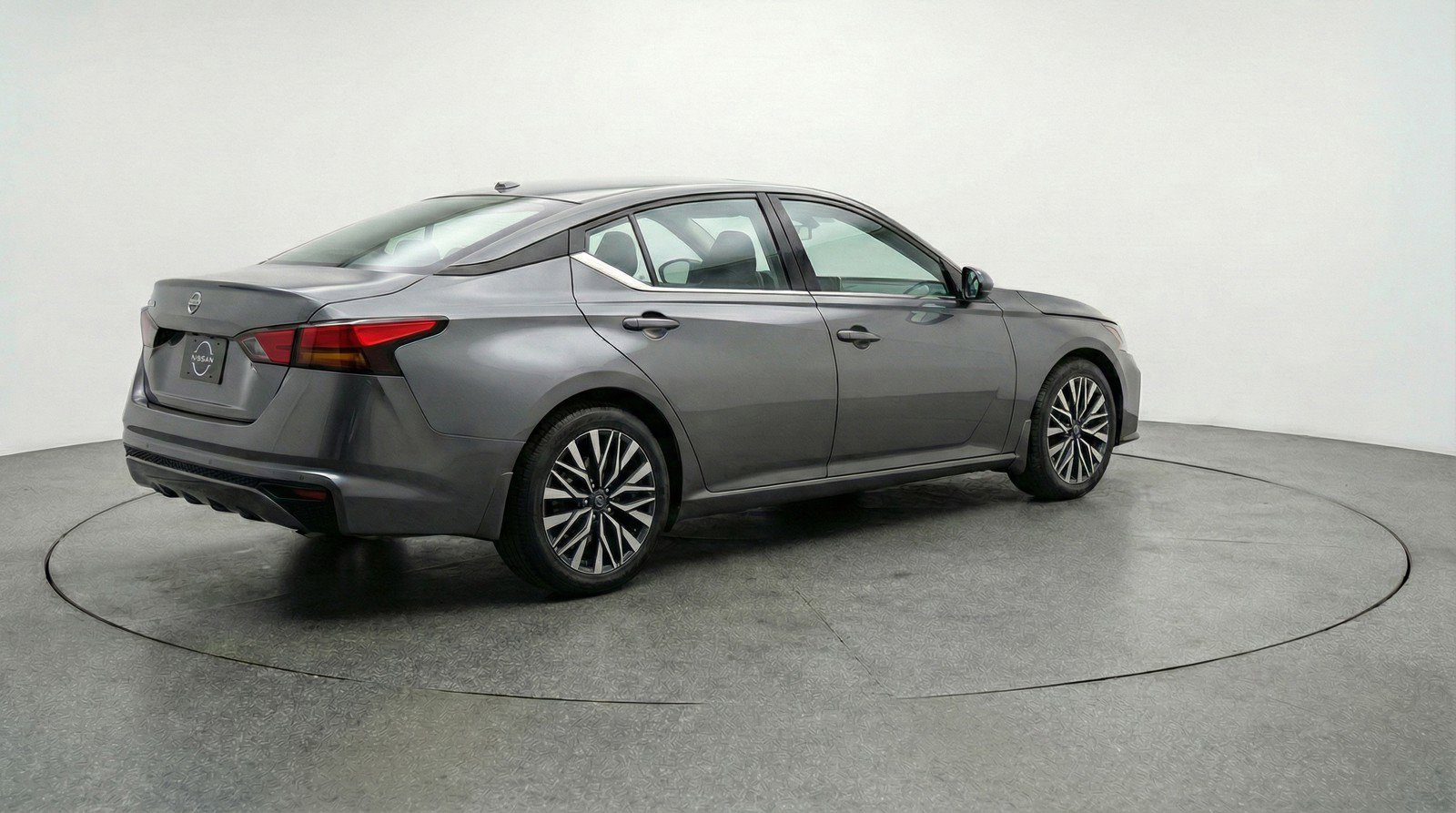 Used 2025 Nissan Altima 2.5 SV FWD image 9